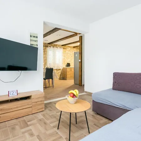 Secluded House Kastel Stari, Kastela - 23384 Hébergement de vacances Kaštel Stari