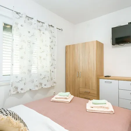 Secluded House Kastel Stari, Kastela - 23384 Holiday home